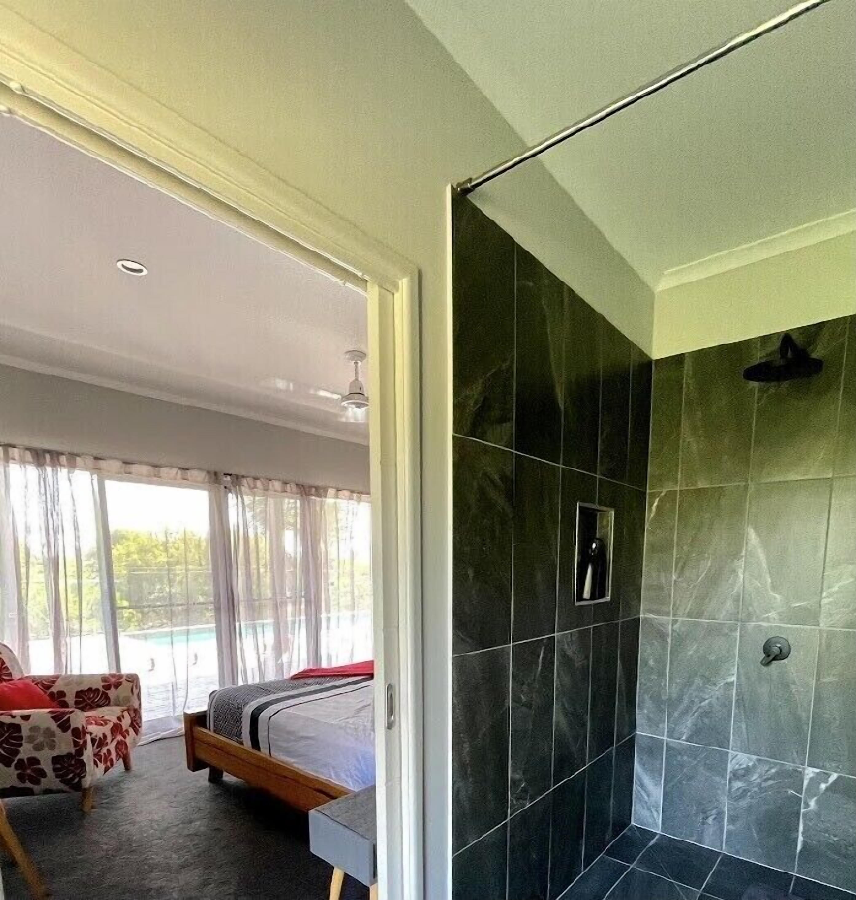 Flame Trees - Hydeaway/Hideaway Bay — image 13