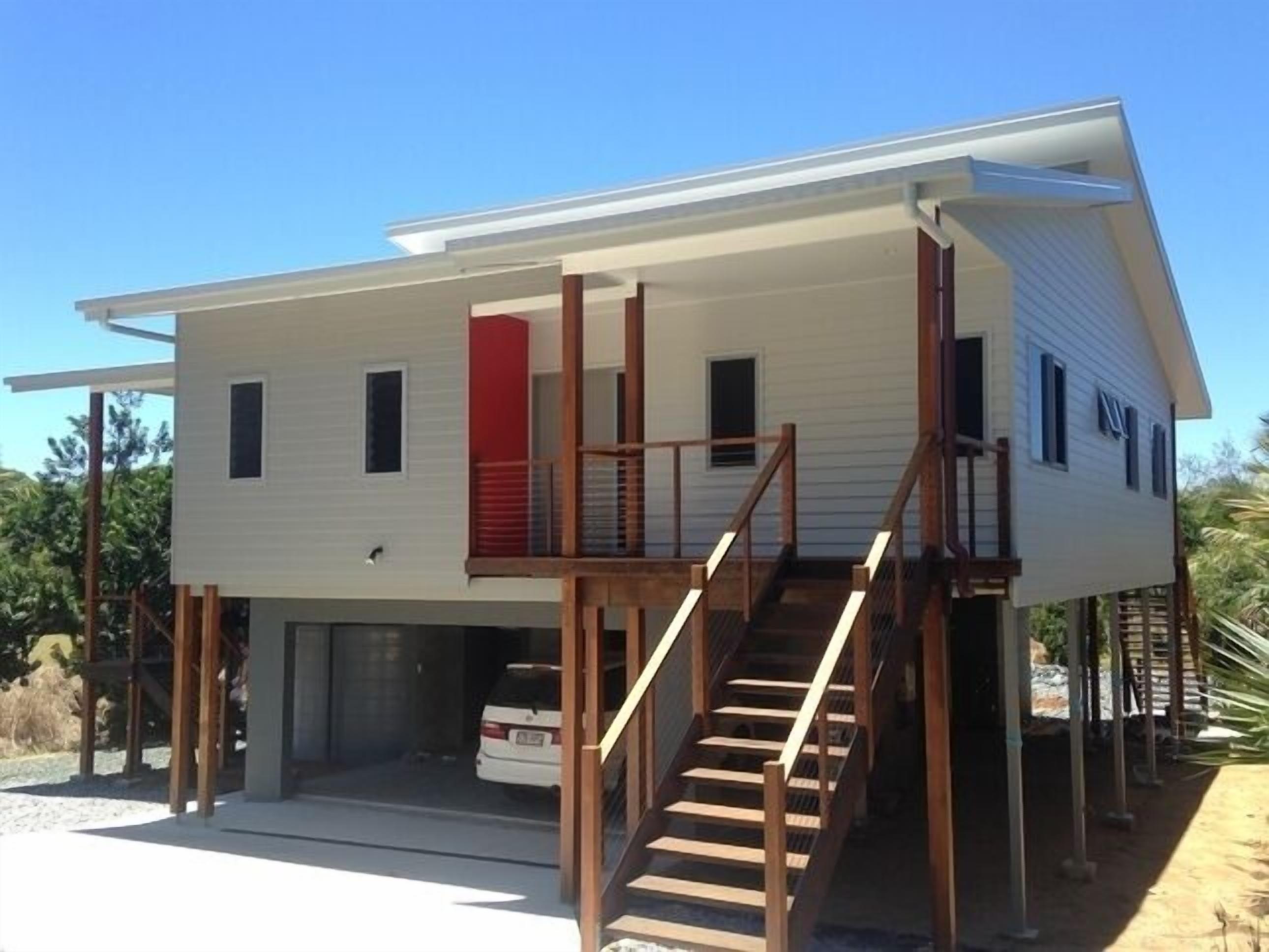 Flame Trees - Hydeaway/Hideaway Bay — image 28