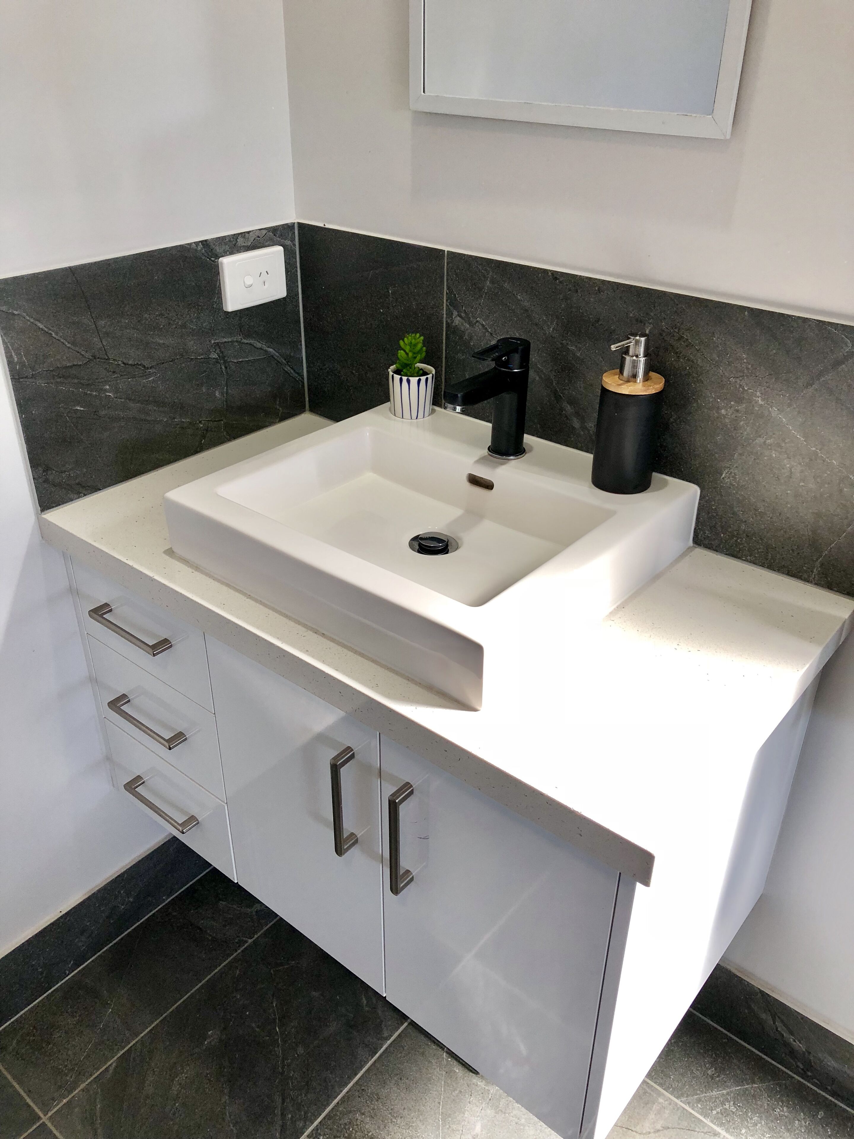 Flame Trees - Hydeaway/Hideaway Bay — image 24