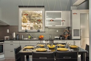 Refrigerador, horno, parrilla de estufa y lavavajillas 