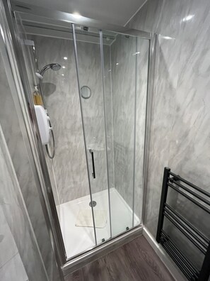 Hair dryer, towels - First floor, centrally located one-bed apartment, sleeping 4. (Edinburgh)