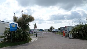 A gated entrance to Seaview Holiday Park with a speed limit sign, a no parking sign, and a blue sign indicating the park's name. - Chalet Lighthouse, Kessingland (Kessingland)