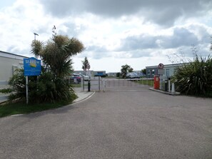 Property grounds - Chalet Lighthouse, Kessingland (Kessingland)