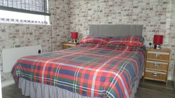 2 bedrooms, iron/ironing board, free WiFi, bed sheets