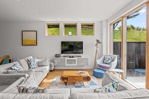 TV - Beautiful holiday home, just a walk away from Talland beach... (Looe)