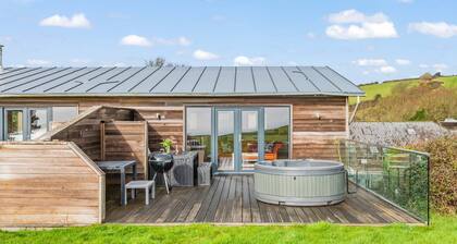 Beautiful holiday home with, just a walk away from Talland beach...