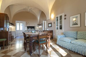 TV, fireplace - Country Pool House - Casarano (Casarano)