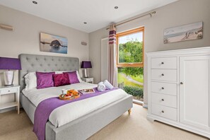 3 bedrooms, iron/ironing board, Internet, bed sheets
