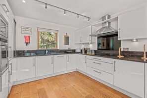 冰箱、炉灶、洗碗机