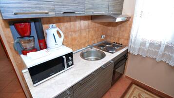 Departamento, 2 habitaciones, Terraza | 1 habitación, caja de seguridad en la habitación y escritorio