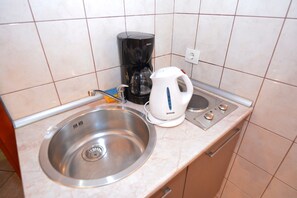 Suite Studio, vue mer | 1 chambre, coffres-forts dans les chambres, bureau