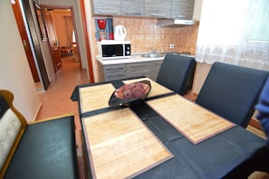 Apartamento, 2 habitaciones, terraza | 1 dormitorio, caja fuerte, escritorio y tabla de planchar con plancha