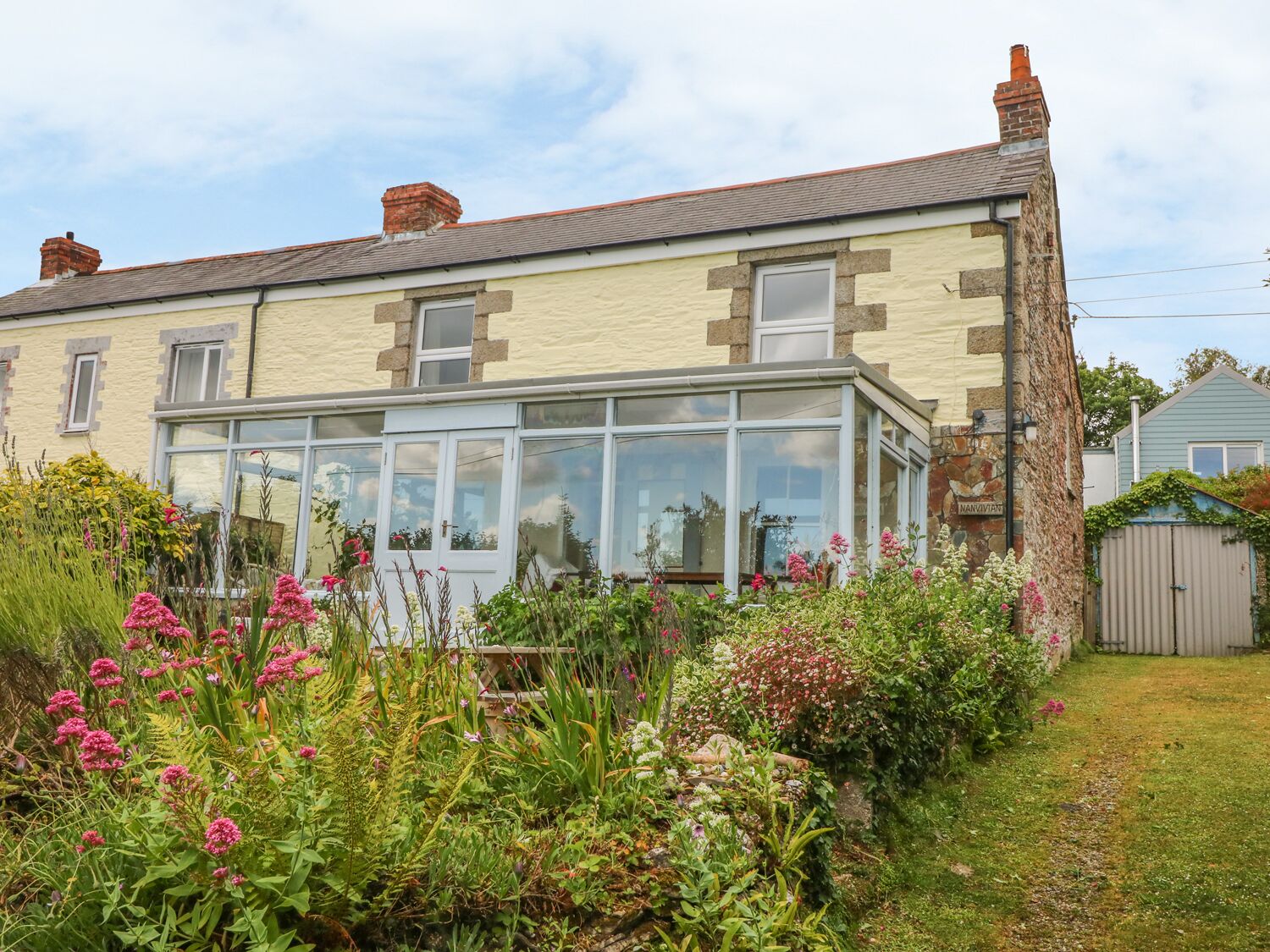 NANVIVIAN, pet friendly, character holiday cottage in Feock