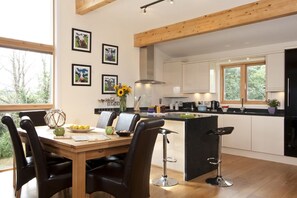 Dining - Beautiful holiday home, just a walk away from Talland beach... (Looe)