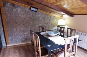 Dining - THE HOUSE OF THE REBOUND. SaballaoSuite: 2 pers. sleep 135cm bed, living room-kitchen and bathroom (Acedo)