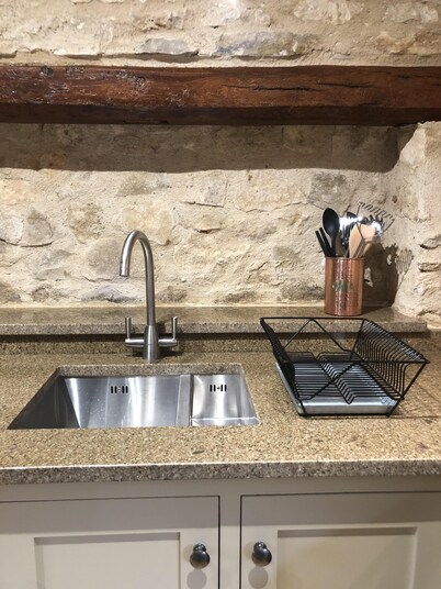 Beautiful self contained character Cotswold style cottage 15