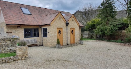 Beautiful self contained character Cotswold style cottage 15