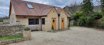 Beautiful self contained character Cotswold style cottage 15