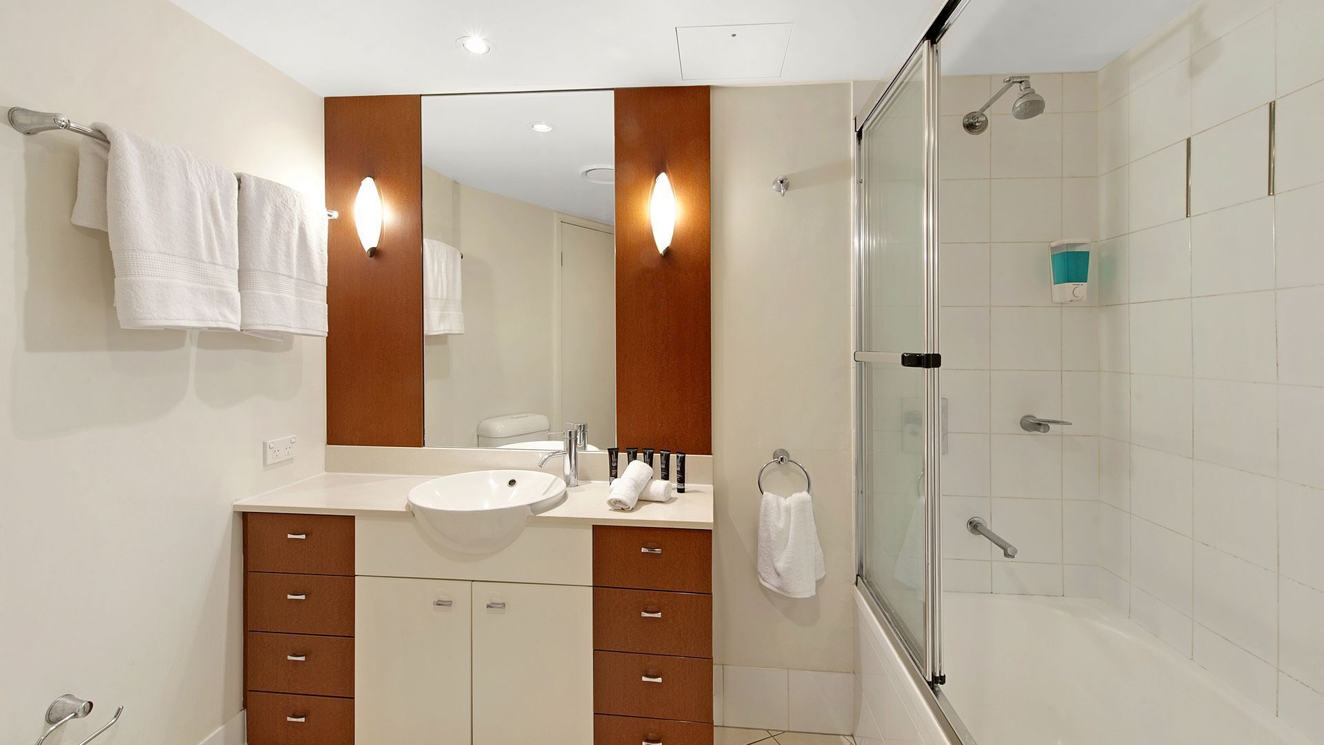 2 BDR OCEAN VIEW - CHEVRON TOWER * Beach Central Location* — image 14