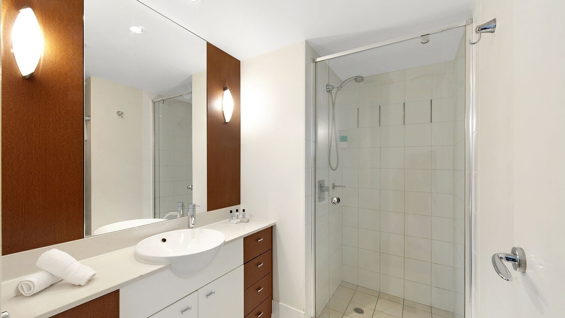 2 BDR OCEAN VIEW - CHEVRON TOWER * Beach Central Location* — image 3