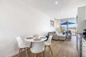 Dining - Steps to the sand | Belle Vista 2 Apartment Seacliff (Seacliff)