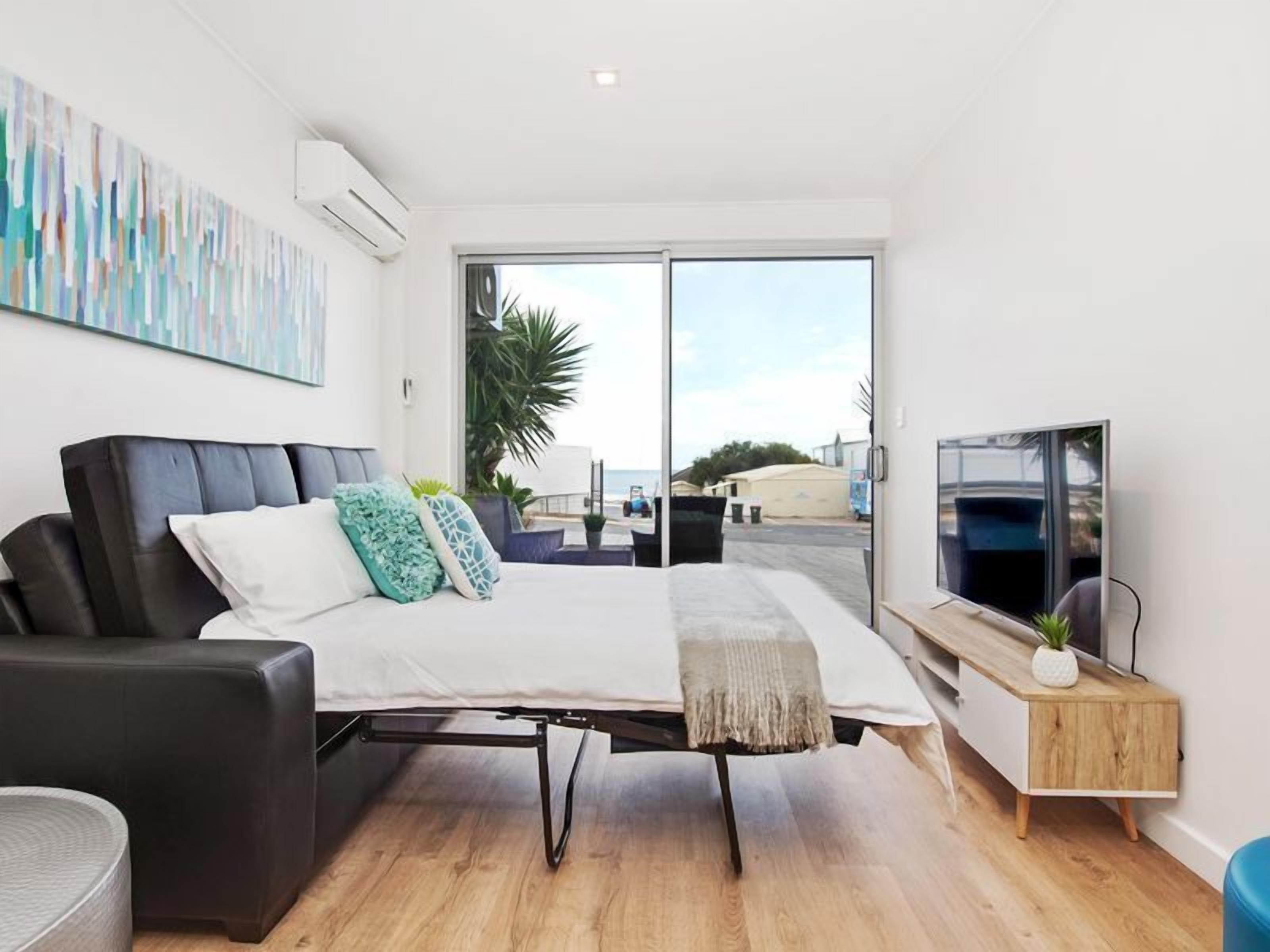 Steps to the sand | Belle Vista 2 Apartment Seacliff — image 6