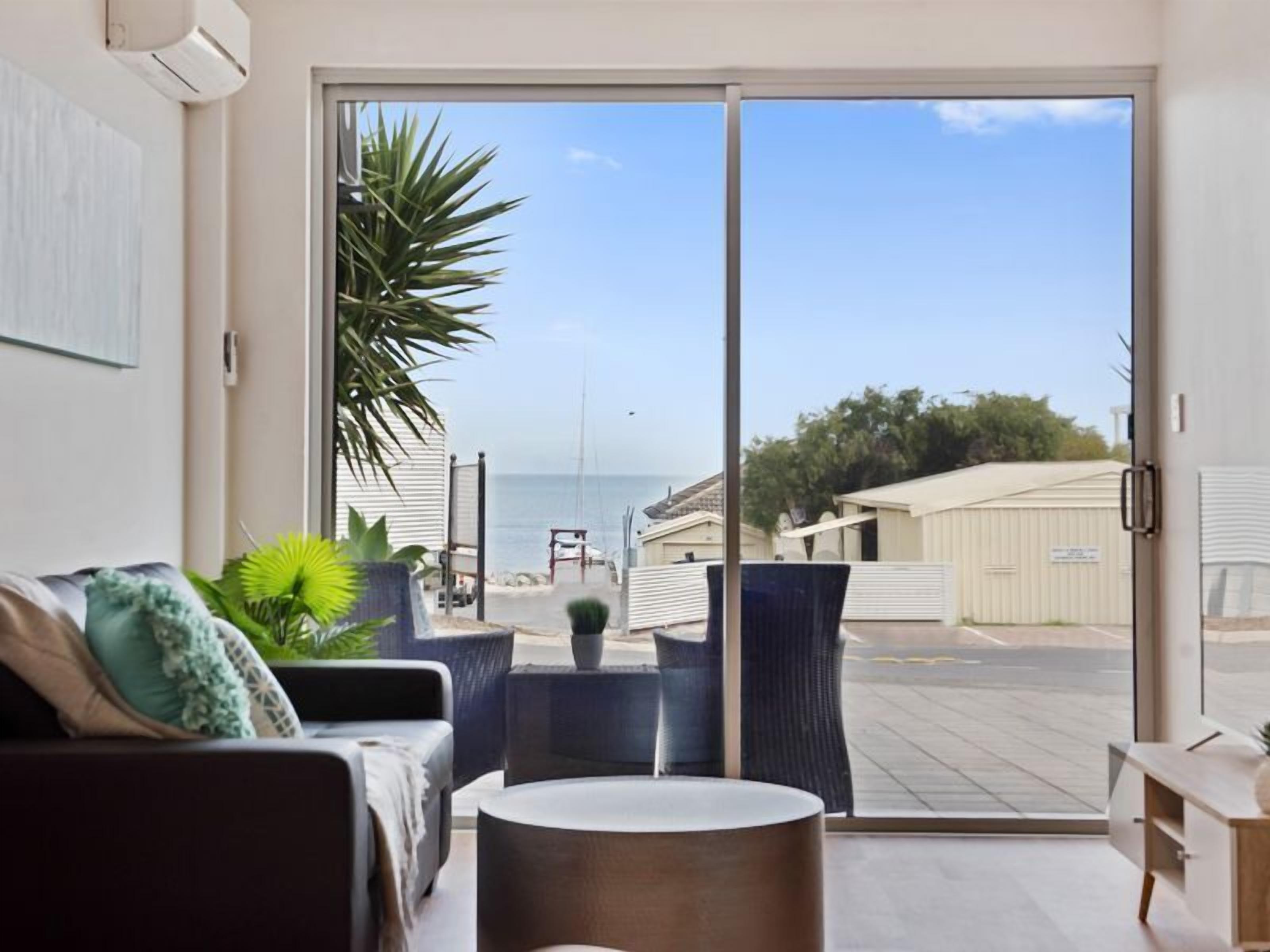 Steps to the sand | Belle Vista 2 Apartment Seacliff — image 8