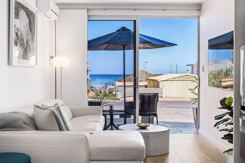 Steps to the sand | Belle Vista 2 Apartment Seacliff