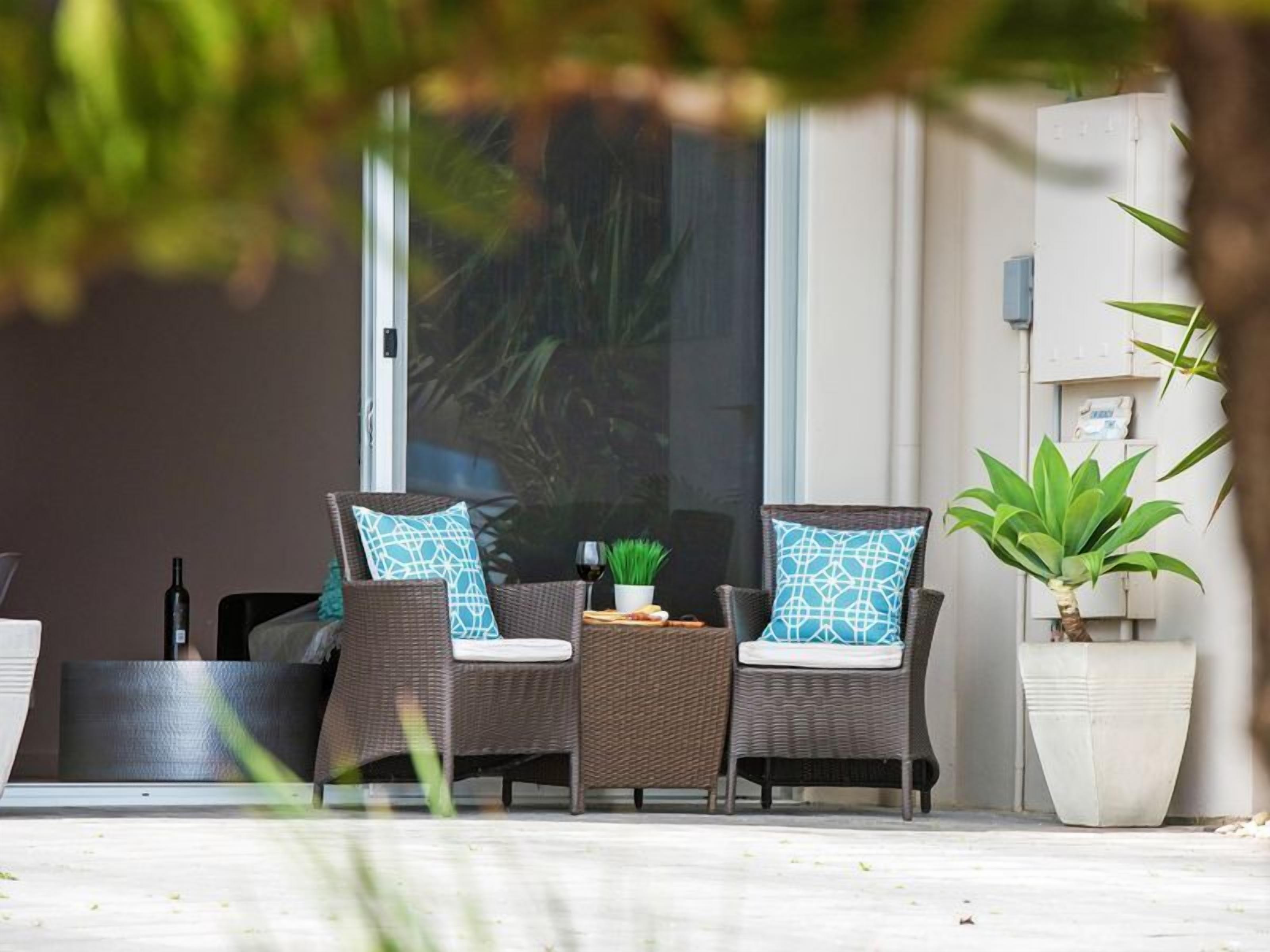 Steps to the sand | Belle Vista 2 Apartment Seacliff — image 19