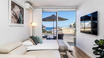 1 bedroom, pillowtop beds, iron/ironing board, free WiFi