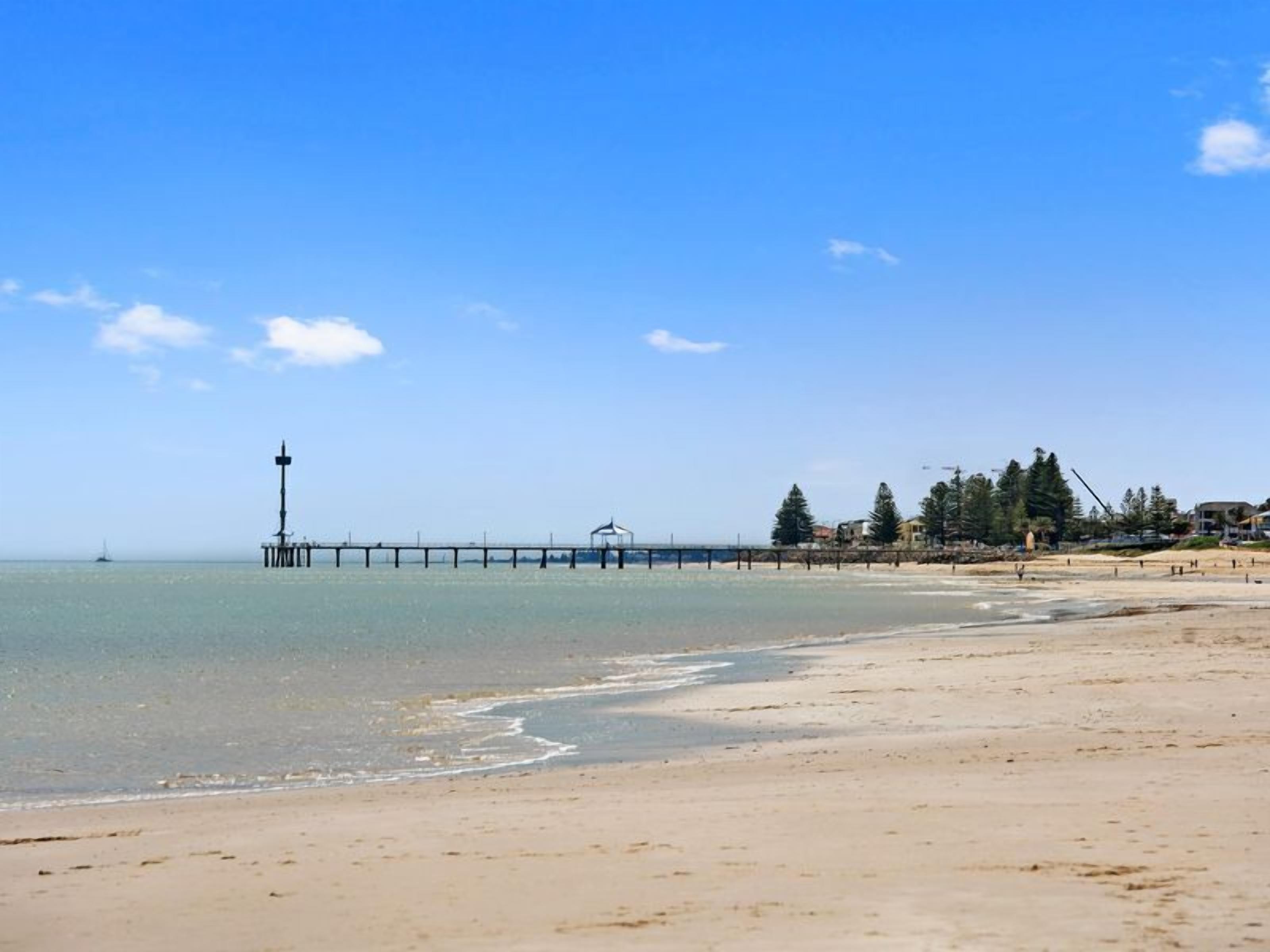 Steps to the sand | Belle Vista 2 Apartment Seacliff — image 20