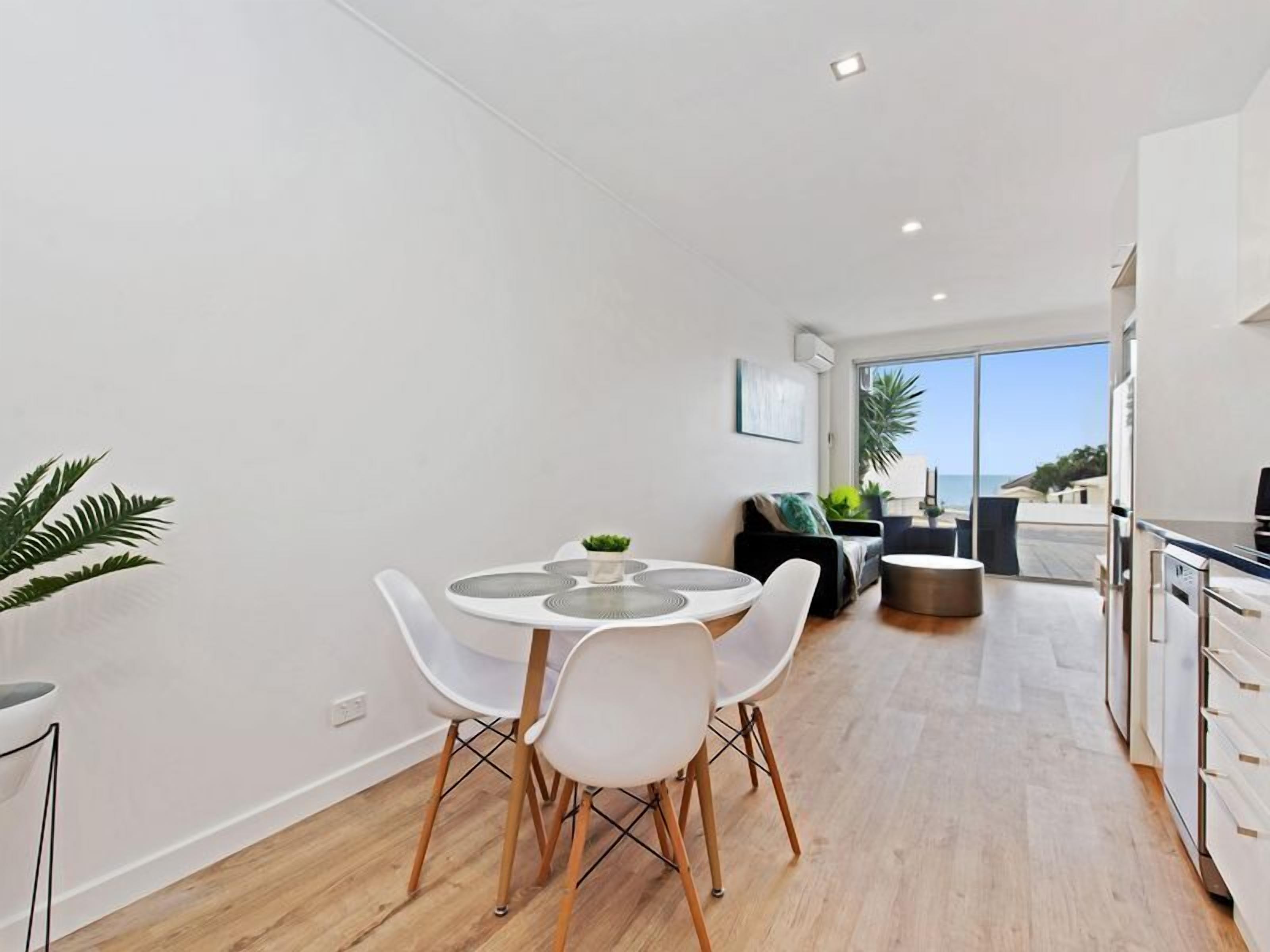 Steps to the sand | Belle Vista 2 Apartment Seacliff — image 5