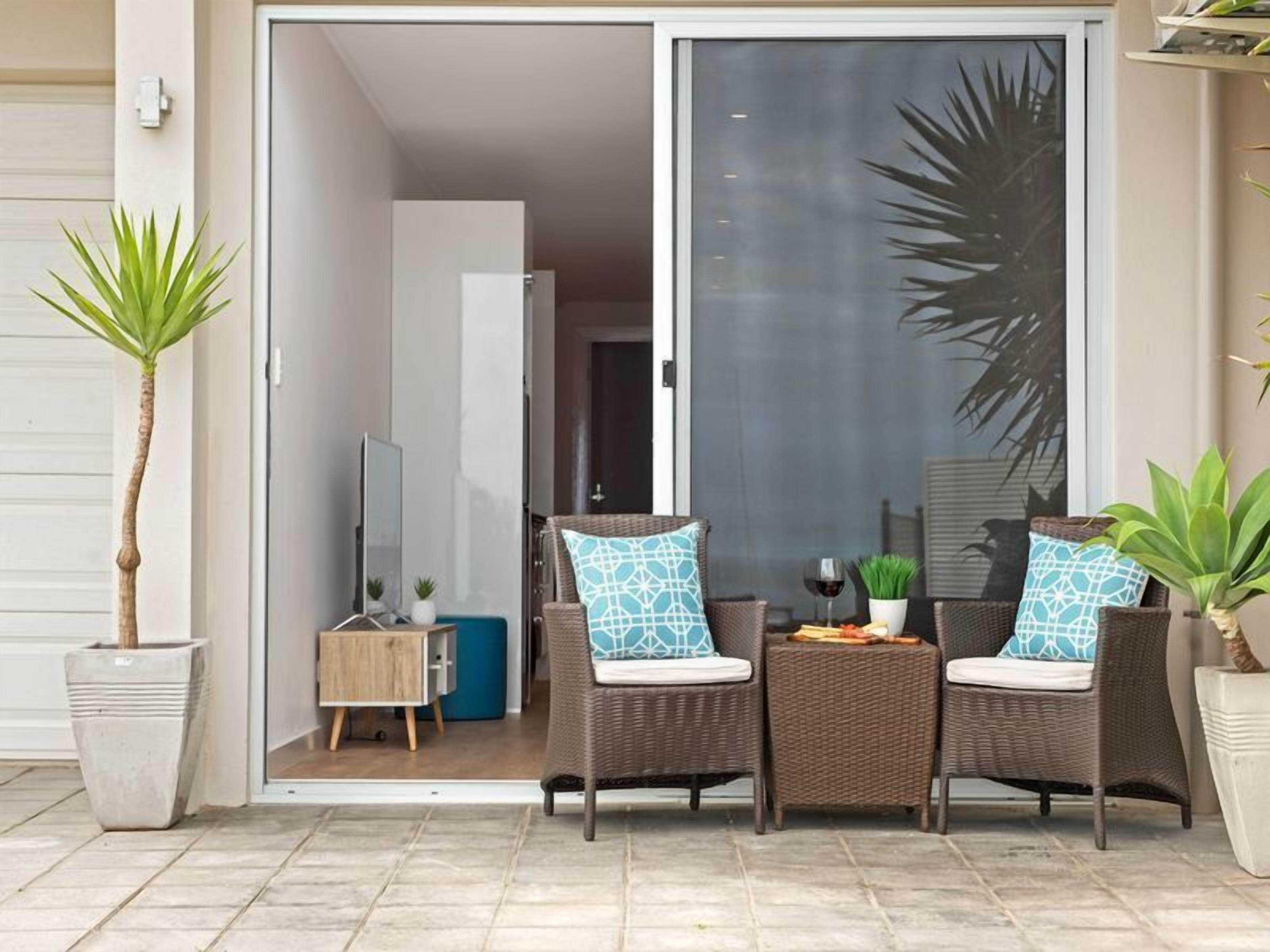 Steps to the sand | Belle Vista 2 Apartment Seacliff — image 11