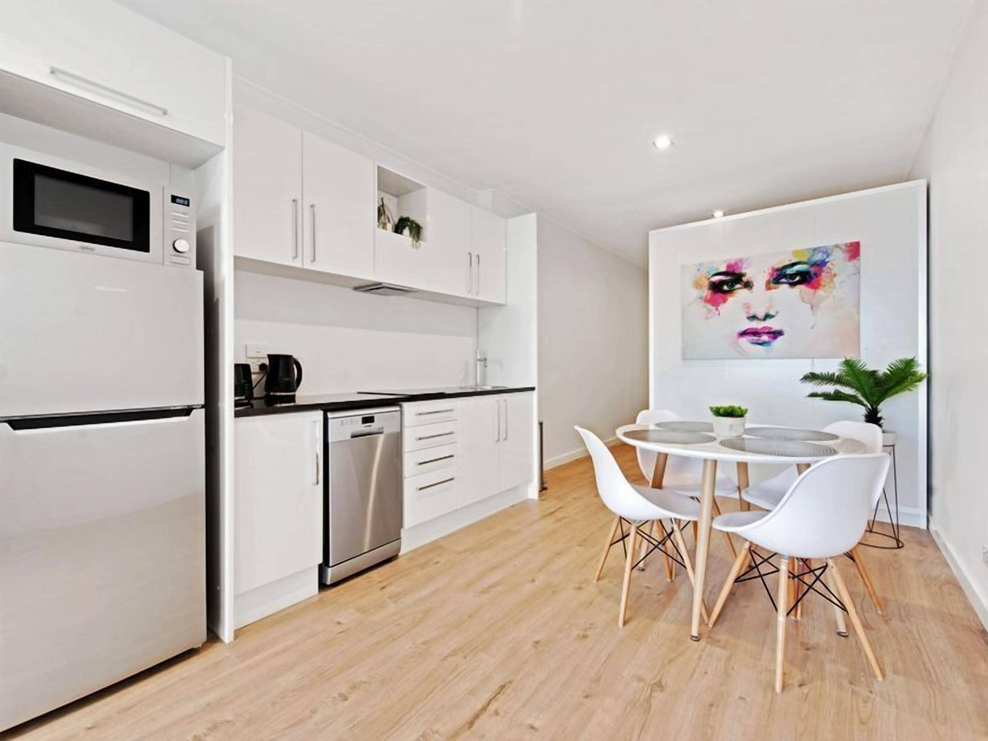 Steps to the sand | Belle Vista 2 Apartment Seacliff — image 13