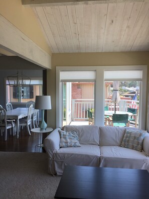 Smart TV, fireplace, video games, DVD player