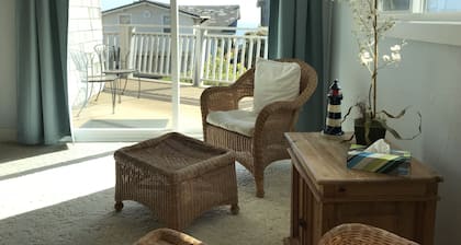 Big and Bright, Steps to Sand, Ocean Views, and Sleeps 8+