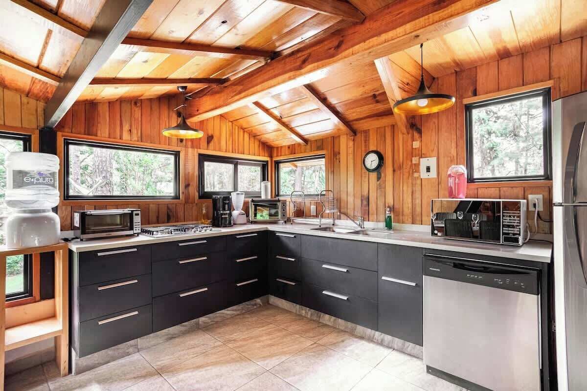 Geladeira, micro-ondas, fogão, cooktop