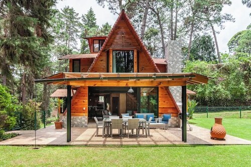 Cozy Avandaro Cabin: Nature & Great Family Space