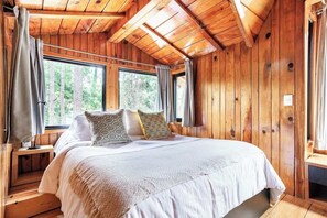 3 chambres, fer et planche à repasser, Wi-Fi, draps fournis