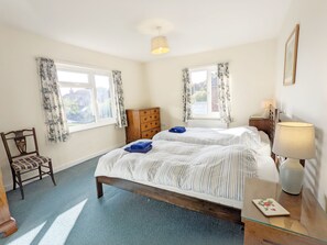 3 bedrooms, WiFi, bed sheets