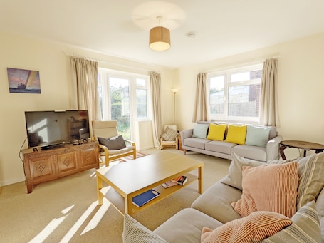 Smart TV, DVD player, streaming services. Beacon Square, Emsworth - a family house that sleeps 8 guests in 3 bedrooms