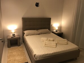 2 bedrooms, iron/ironing board, bed sheets - House with Pool (Figari)