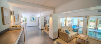 Beautiful holiday home, just a walk away from Talland beach...