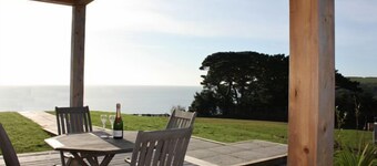 Beautiful holiday home, just a walk away from Talland beach...