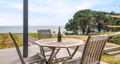 Beautiful holiday home, just a walk away from Talland beach...