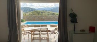 Contemporary villa with private pool 5 min from the beaches