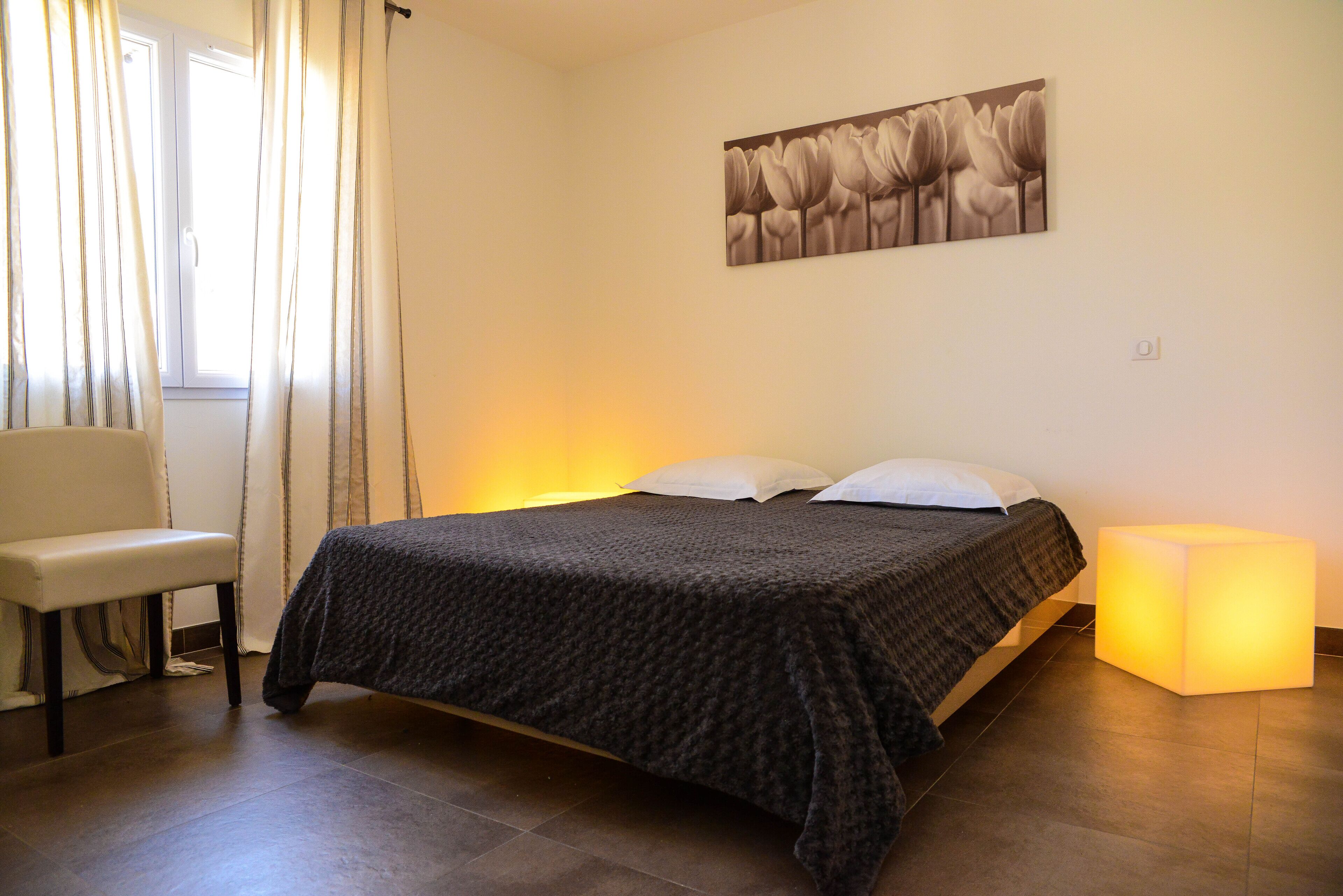 4 多间卧室、熨斗/熨衣板、WiFi、床单