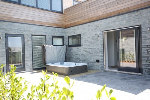 Idyllic property with private hot tub, designed to offer every home comfort, with a contemporary fee