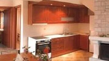 Familievilla - 3 soveværelser - adgang til pool - havudsigt | Privat køkken | Køleskab/fryser i fuld størrelse, mikrobølgeovn, ovn, kogeplade