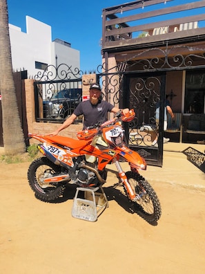Property grounds - Playas de Chapultepec, Great location for Baja races large parking inside (Colonia Playas de Chapultepec Ensenada)